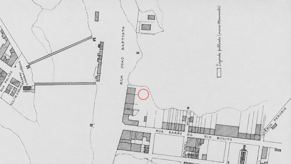 Mapa histórico técnico em preto e branco com um círculo vermelho destacando o conjunto da Rua Angélica próximo ao cruzamento da Rua João Baptista.