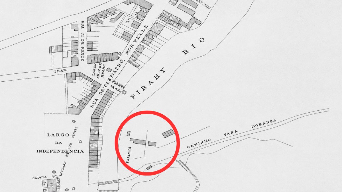 Mapa técnico antigo em preto e branco com um círculo vermelho destacando o antigo casarão do Capitão Antônio Gonçalves de Moraes.